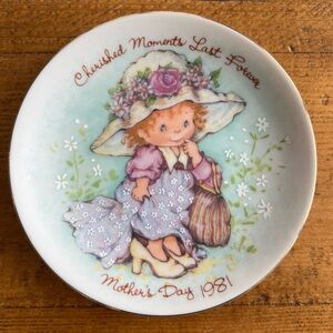 1981 Vintage Avon ‘Cherised Moments’ Collectible Mother’s Day Plate